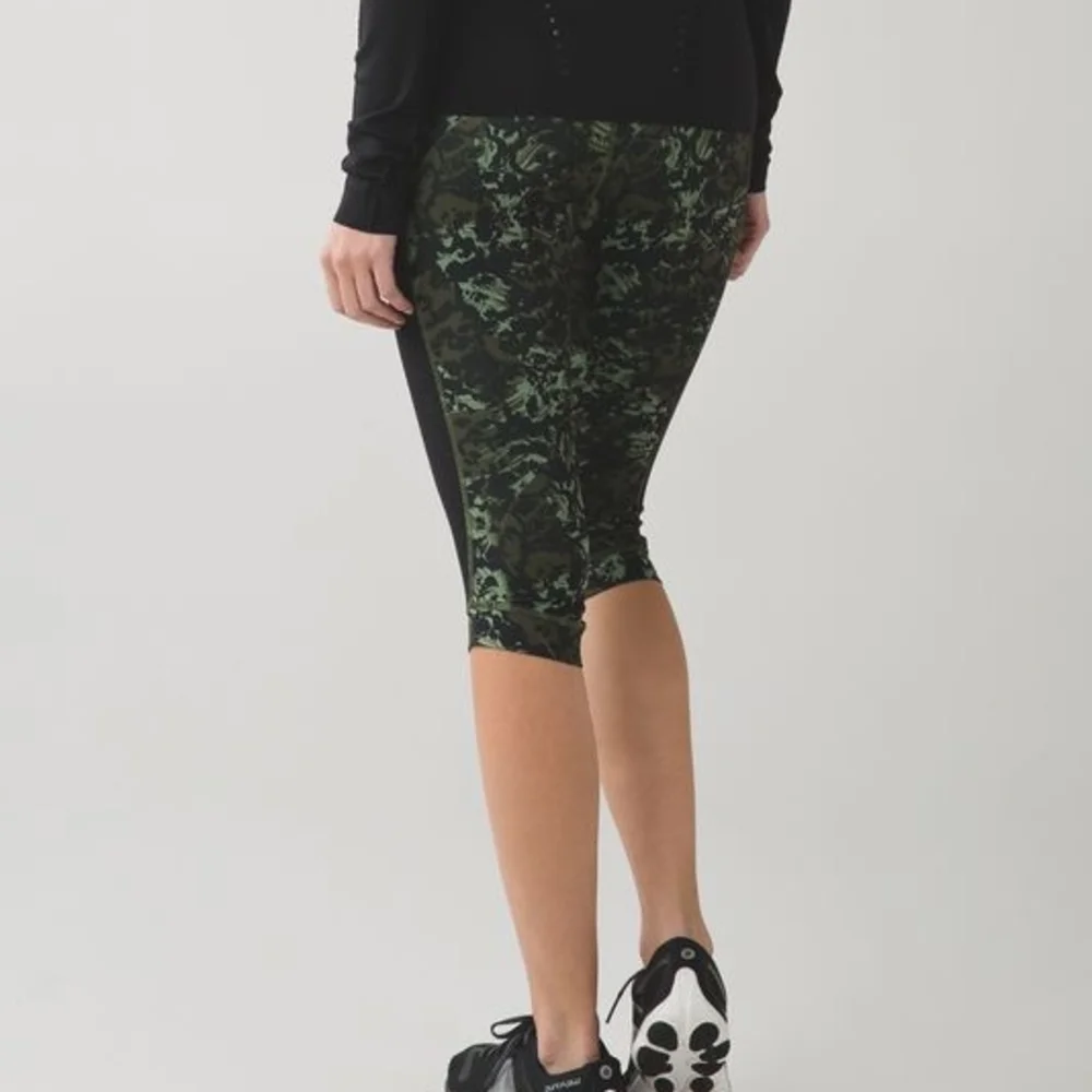 lululemon athletica Stop At Nothing Green Camo Crop Leggings sz 4